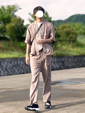 「remer（リメール）のアイテム（Tシャツ/カットソー）」を使った、やそさん（メンズ・181cm）の夏コーディネート