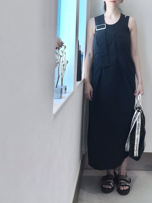 UN3D.（アンスリード）の「ワンショルダーオーバーワンピース