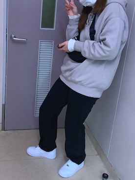 「TOMMY（トミー）のアイテム（パンツ、ブラック系）」を使った、n a n a .さん（レディース）の春コーディネート