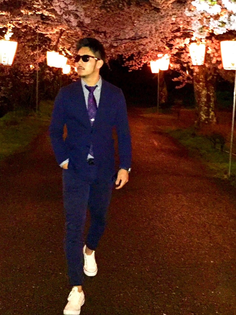 「花見、シンプルコーデ、はるコーデ、ジャケット、boycott、TAKEO KIKUCHI、コンバース、ユニクロ、GU」｜「TAKEO KIKUCHIのウェイファーラタイプサングラス（サングラス、ブラック系）」を使った、yusukeさん（メンズ・176cm）の春コーディネートの1枚目の写真
