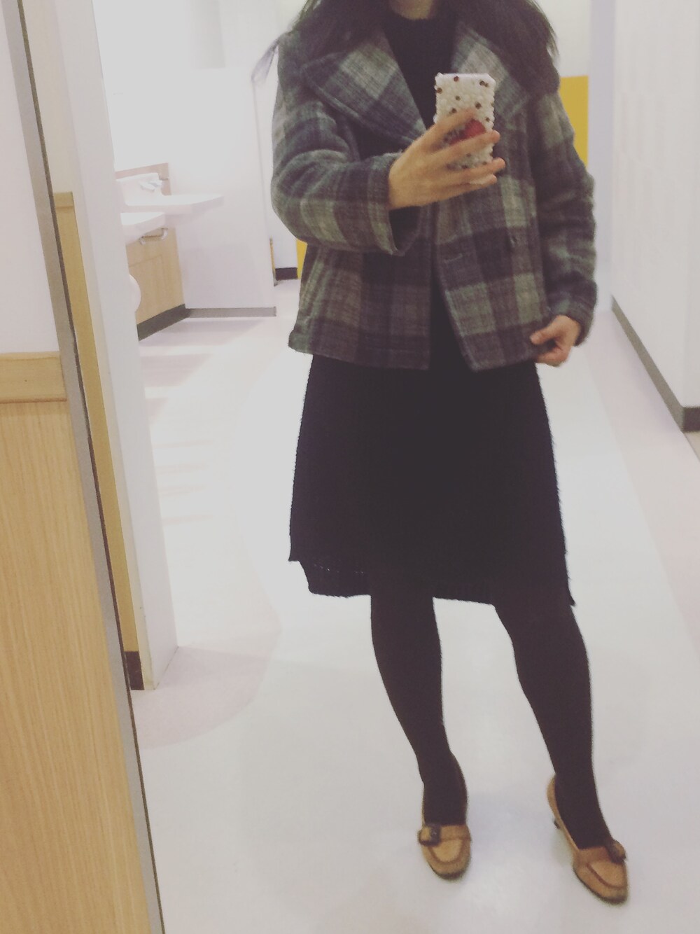 「アイテム（その他シューズ、ベージュ系）」を使った、HOMMA Tamamiさん（レディース・165cm）の春コーディネートの1枚目の写真