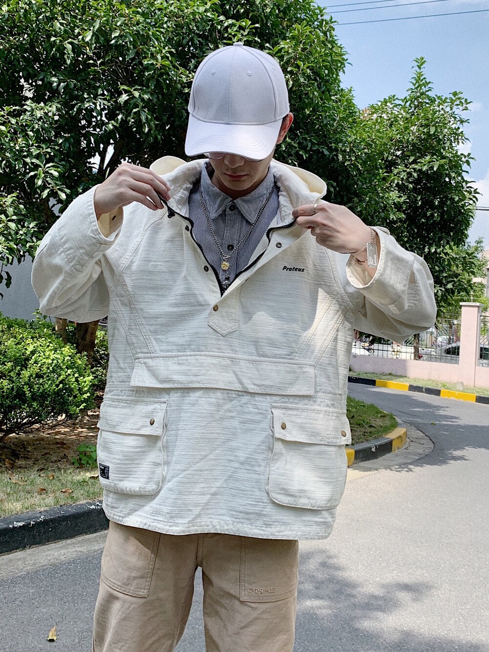 「ootd、休闲、日系极简、oversize、盐系风格、男友风、工装裤、秋のコーデ、Proteus」｜「proteusのアイテム（トップス、ベージュ系）」を使った、StarryNightt6さん（メンズ・174cm）の秋コーディネートの1枚目の写真