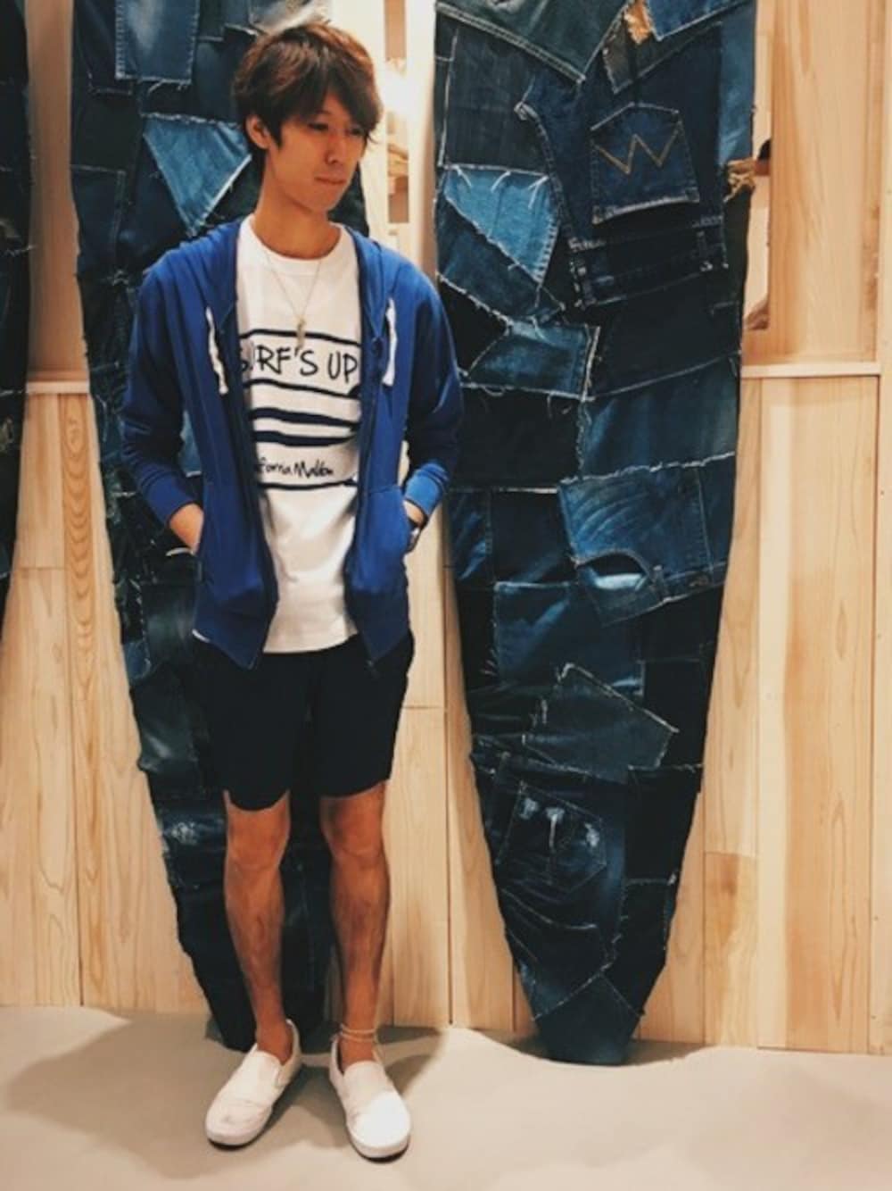 「VANS、カジュアル、夏、ショートパンツ、サーフ、ハーフパンツ、スリッポン、ラフ、ノーティードッグ、naughty dog」｜「WORLD WORKERSの【WORLD WORKERS】ナイロンショーツ（その他パンツ、ブルー系）」を使った、田畑 文教さん（メンズ・171cm）の夏コーディネートの1枚目の写真