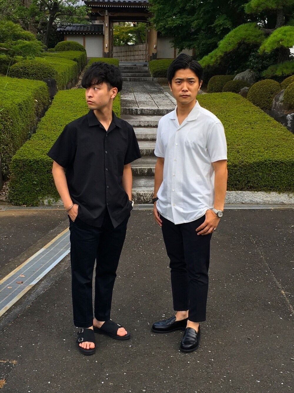 「カジュアルコーデ、大人コーデ、モノトーンコーデ、ブラック、ストリート、こどおじブラザーズ」｜「Parabootのアイテム（ローファー、ブラック系）」を使った、こどおじブラザーズさん（メンズ・165cm）の夏コーディネートの1枚目の写真
