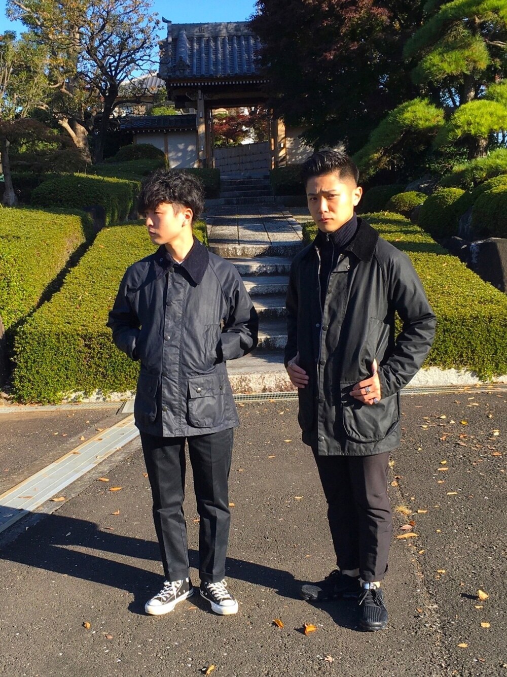 「カジュアルコーデ、秋冬コーデ、オトナカジュアル、シンプル、モノトーン、barbour、おしゃれさんと繋がりたい、ブラック、ネイビー」｜「NIKEのアイテム（スニーカー、ブラック系）」を使った、こどおじブラザーズさん（メンズ・165cm）の秋コーディネートの1枚目の写真