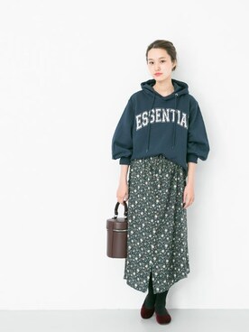 「URBAN RESEARCH（アーバンリサーチ）のボリュームスリーブロゴスウェット（パーカー）」を使った、オオノさん（レディース・162cm）の秋コーディネート