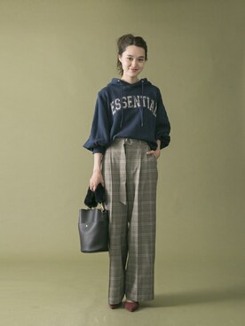 「URBAN RESEARCH（アーバンリサーチ）のボリュームスリーブロゴスウェット（パーカー）」を使った、オオノさん（レディース・162cm）の冬コーディネート