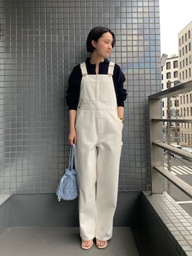 「白デニム」｜「アイテム（サロペット/オーバーオール）」を使った、オオノさん（レディース・162cm）の冬コーディネート