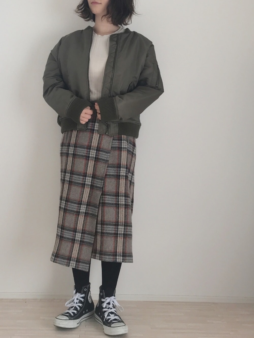 「MA-1、オトナカジュアル、タイトスカート、チェックスカート、カーキ、ベージュ、コンバース、低身長、ママコーデ、チビーズ✳︎」｜「liflattie shipsのliflattie ships:チェック ラップスカート ◇（スカート、ベージュ系）」を使った、haさん（レディース・152cm）の秋コーディネートの1枚目の写真