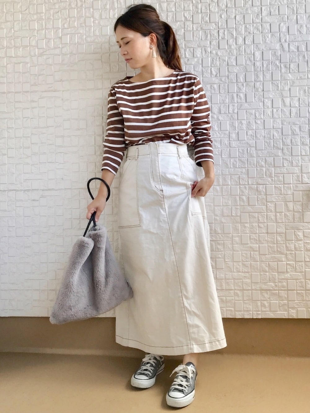 「秋服準備はじめました、秋コーデ、オトナカジュアル、低身長、秋色、ファー小物、タイトスカート、ロングスカート、ブラウン、ボーダートップス」｜「F by ROSSOのF by ROSSO　バスクボーダーTシャツ（Tシャツ/カットソー、ブラウン系）」を使った、haさん（レディース・152cm）の秋コーディネートの1枚目の写真