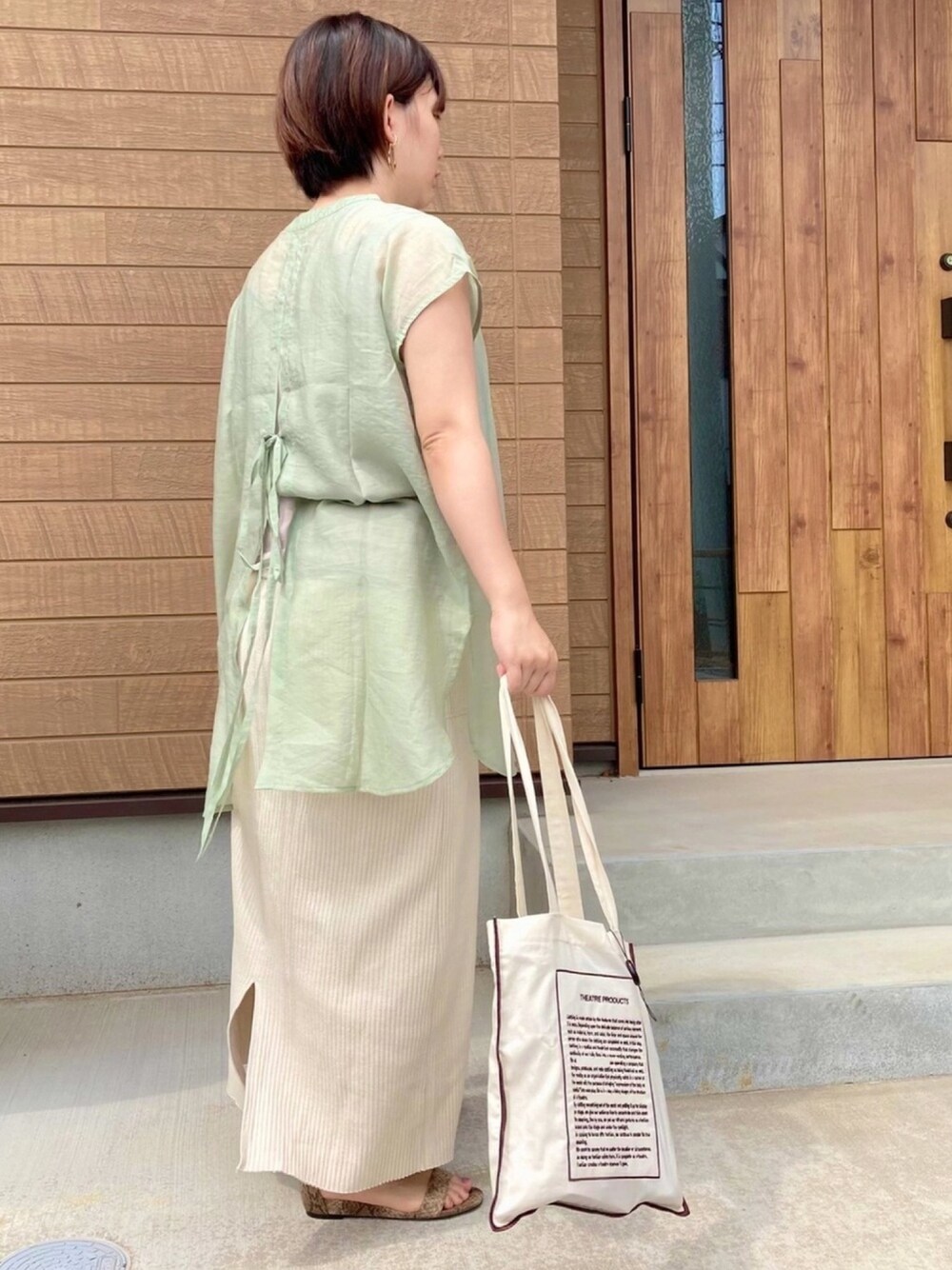 「大人カジュアル、オトナ女子、シアーシャツ、ピスタチオ、ミントグリーン、ロングスカート、ゆるコーデ、シースルー、きれいめカジュアル、バンドカラー」｜「mietteのｼｱｰﾎﾟﾌﾟﾘﾝﾊﾞｯｸｽﾘｯﾄｼｬﾂ（シャツ/ブラウス、グリーン系）」を使った、haさん（レディース・152cm）の夏コーディネートの1枚目の写真