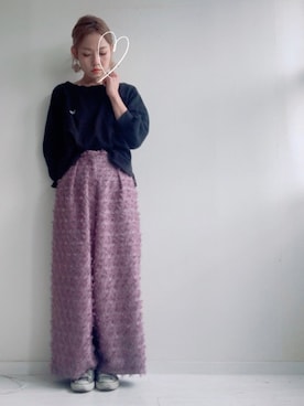「パープル×黒」｜「アイテム（スニーカー）」を使った、saccoさん（レディース・163cm）の冬コーディネート