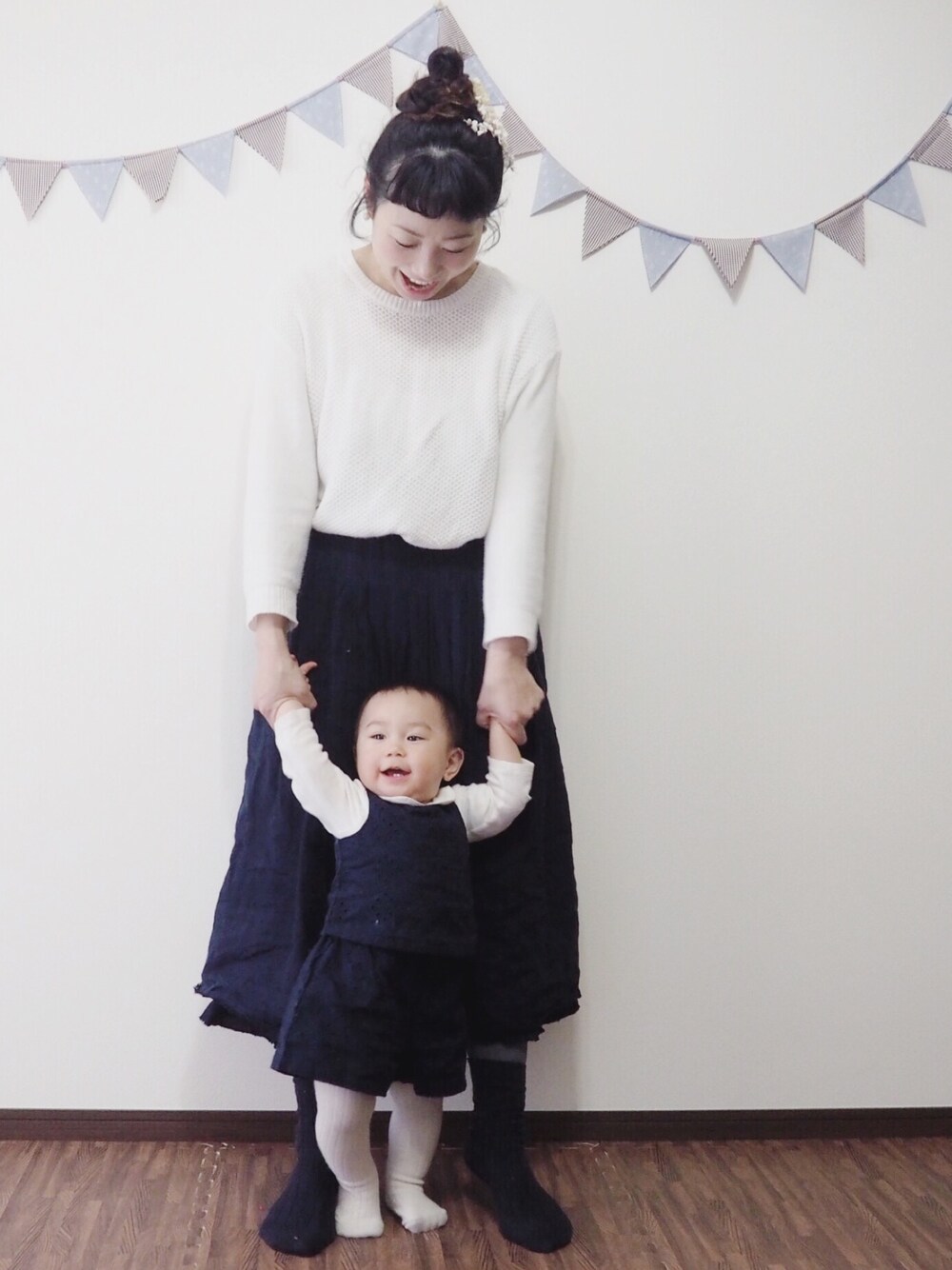 「おやこーで。、親子コーデ、リンクコーデ、ネイビー×ホワイト、GAP、m.soeur、1歳、娘、WEARママ部、ママコーデ」｜「m.soeurのヤマイモレースのヘアゴム（ヘアゴム、ホワイト系）」を使った、chibiusa◌⑅⃝さん（キッズ・70cm）の冬コーディネートの1枚目の写真