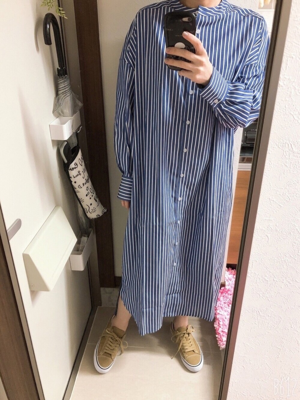 「春色、ラクチンコーデ、はるコーデ、大人コーデ、オーバーサイズ、ワンピース、オトナ女子、シンプル」｜「haco!のまだまだオーバーサイズにお任せしたい！ゆったりシルエットシャツワンピ by que made me（シャツワンピース、ブルー系）」を使った、Ёмικο さん（レディース・161cm）の冬コーディネートの1枚目の写真