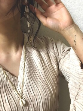 「Casselini（キャセリーニ）のCasselini（キャセリーニ）シェルネックレス（ネックレス、ゴールド系）」を使った、杉本潤香さん（レディース・152cm）の春コーディネート
