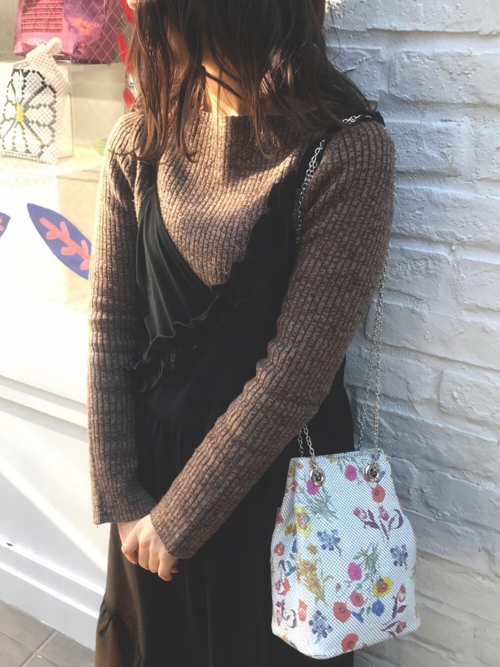 「メタルバッグ、花柄、花柄バッグ、ワンピース、低身長コーデ」｜「CasseliniのCasselini（キャセリーニ）フラワーメタルメッシュバッグ（ショルダーバッグ、ホワイト系）」を使った、杉本潤香さん（レディース・152cm）の春コーディネートの1枚目の写真