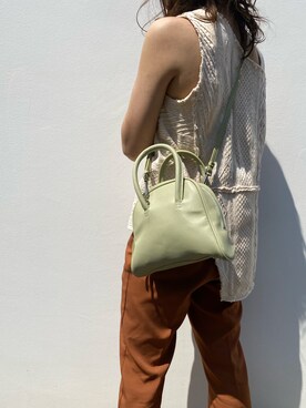 「LE VERNIS（ル・ベルニ）のアイテム（ショルダーバッグ、グリーン系）」を使った、杉本潤香さん（レディース・152cm）の春コーディネート