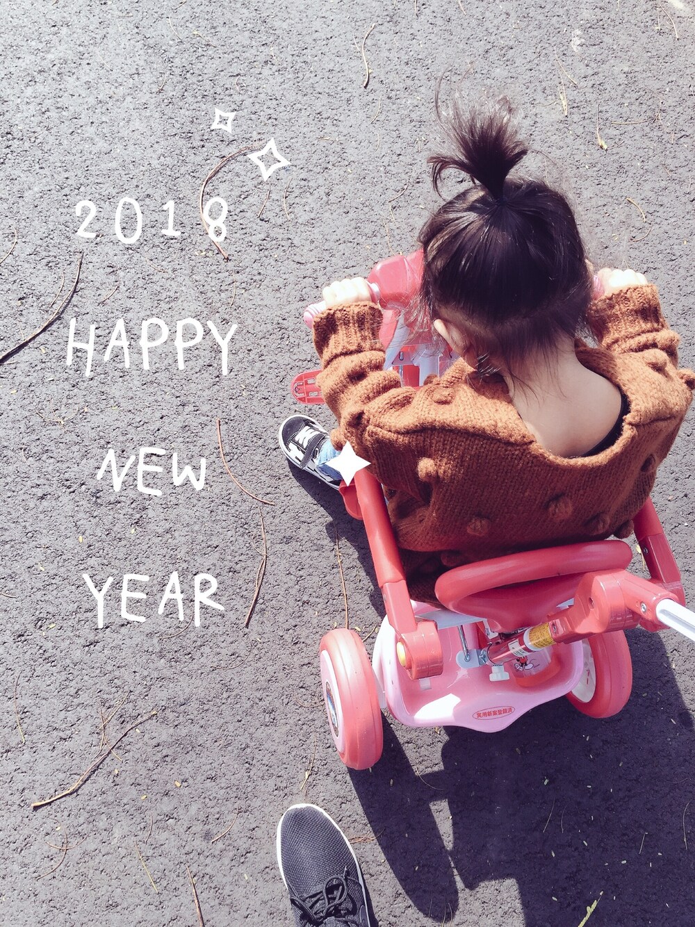 「girl、winter、New year、Sunnyday、BIKER」｜「no brandのアイテム（ジャケット/アウター、ブラウン系）」を使った、Li&Lawさん（キッズ・80cm）の冬コーディネートの1枚目の写真