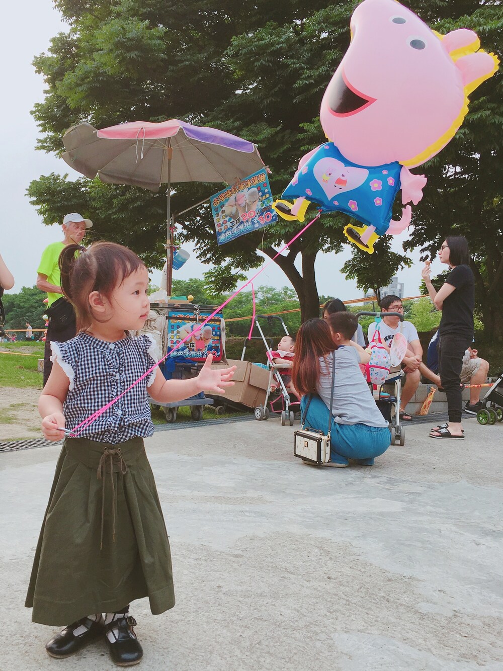 「Peppapig、Right-on、夏コーデ、女の子コーデ、2歳3ヶ月」｜「西松屋のアイテム（トップス、ブラック系）」を使った、Li&Lawさん（キッズ・90cm）の春コーディネートの1枚目の写真