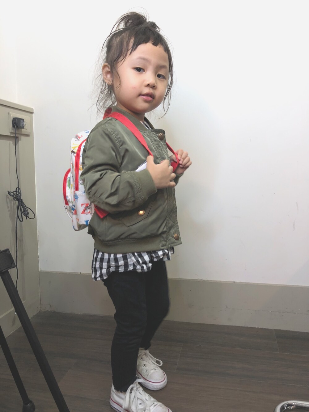 「秋のコーデ、韓国ファッション、韓国子供服、娘コーデ、OSHKOSH、Cath Kidston、backpack」｜「OSHKOSHのアイテム（ジャケット/アウター、グリーン系）」を使った、Li&Lawさん（キッズ・90cm）の秋コーディネートの1枚目の写真