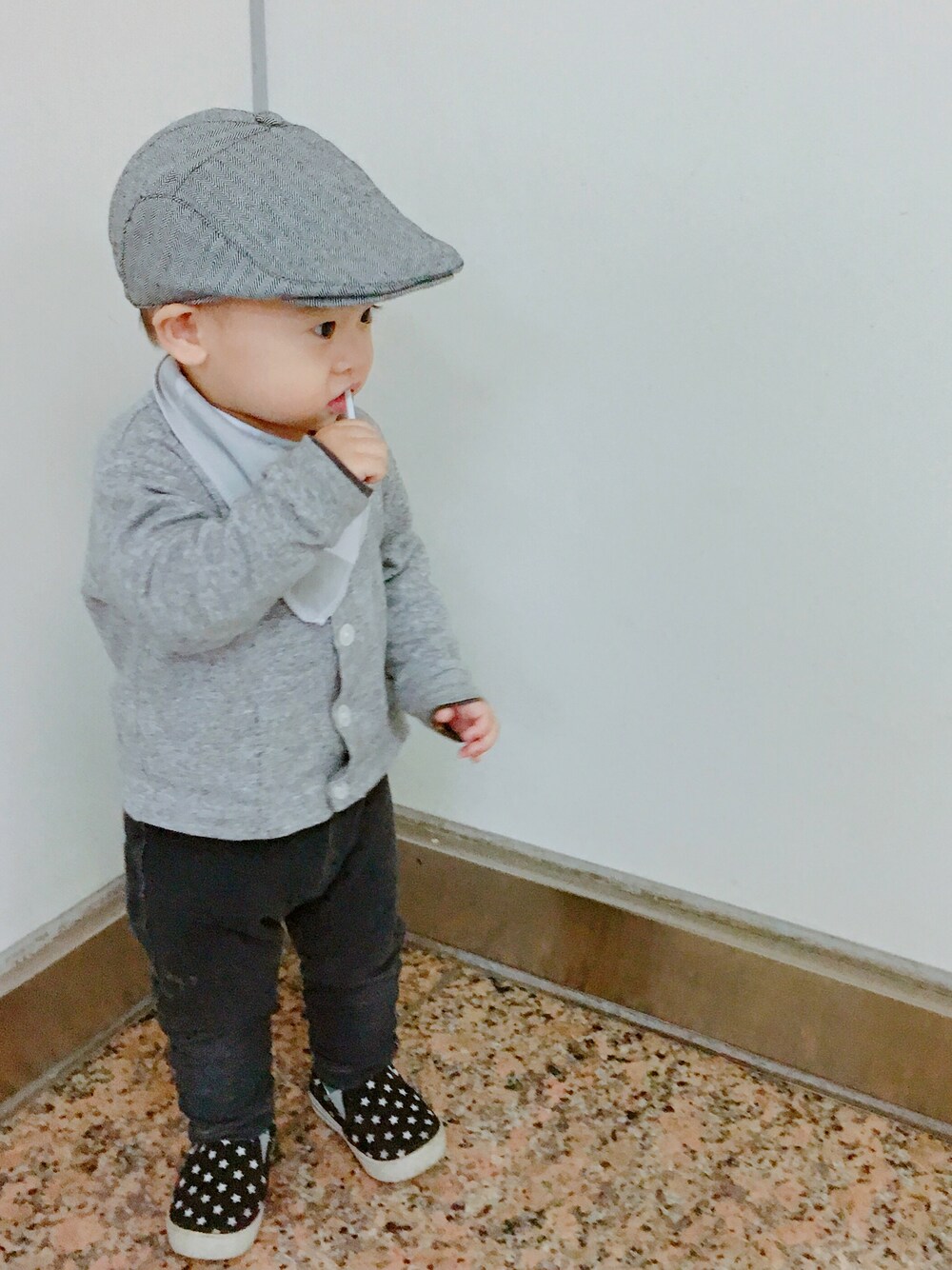 「春コーデ、休日スタイル、1歳、パステル映える春、ootd、gray、UNIQLO」｜「UNIQLOのアイテム（ジャケット/アウター、グレー系）」を使った、Li&Lawさん（キッズ・90cm）の春コーディネートの1枚目の写真