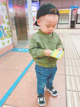 「OSHKOSH（オシュコシュ）のアイテム（ジャケット/アウター）」を使った、Li&Lawさん（キッズ・100cm）の秋コーディネート