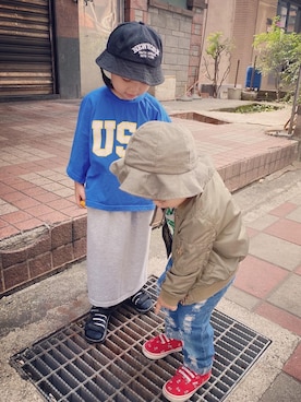 「OSHKOSH（オシュコシュ）のアイテム（ジャケット/アウター）」を使った、Li&Lawさん（キッズ・100cm）の春コーディネート