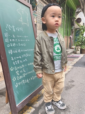 「OSHKOSH（オシュコシュ）のアイテム（ジャケット/アウター）」を使った、Li&Lawさん（キッズ・100cm）の春コーディネート