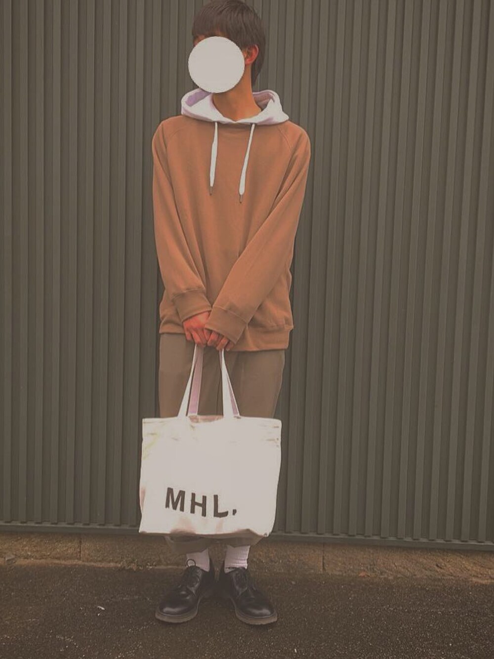 「お気に入りの服でデートに行こう、お洒落さんとつながりたい、今日のコーデ、おしゃれさんと繋がりたい、古着、シンプル、ootd、fashion、茶色」｜「古着のアイテム（スウェット、ブラウン系）」を使った、り ゅ う せ いさん（メンズ・179cm）の冬コーディネートの1枚目の写真