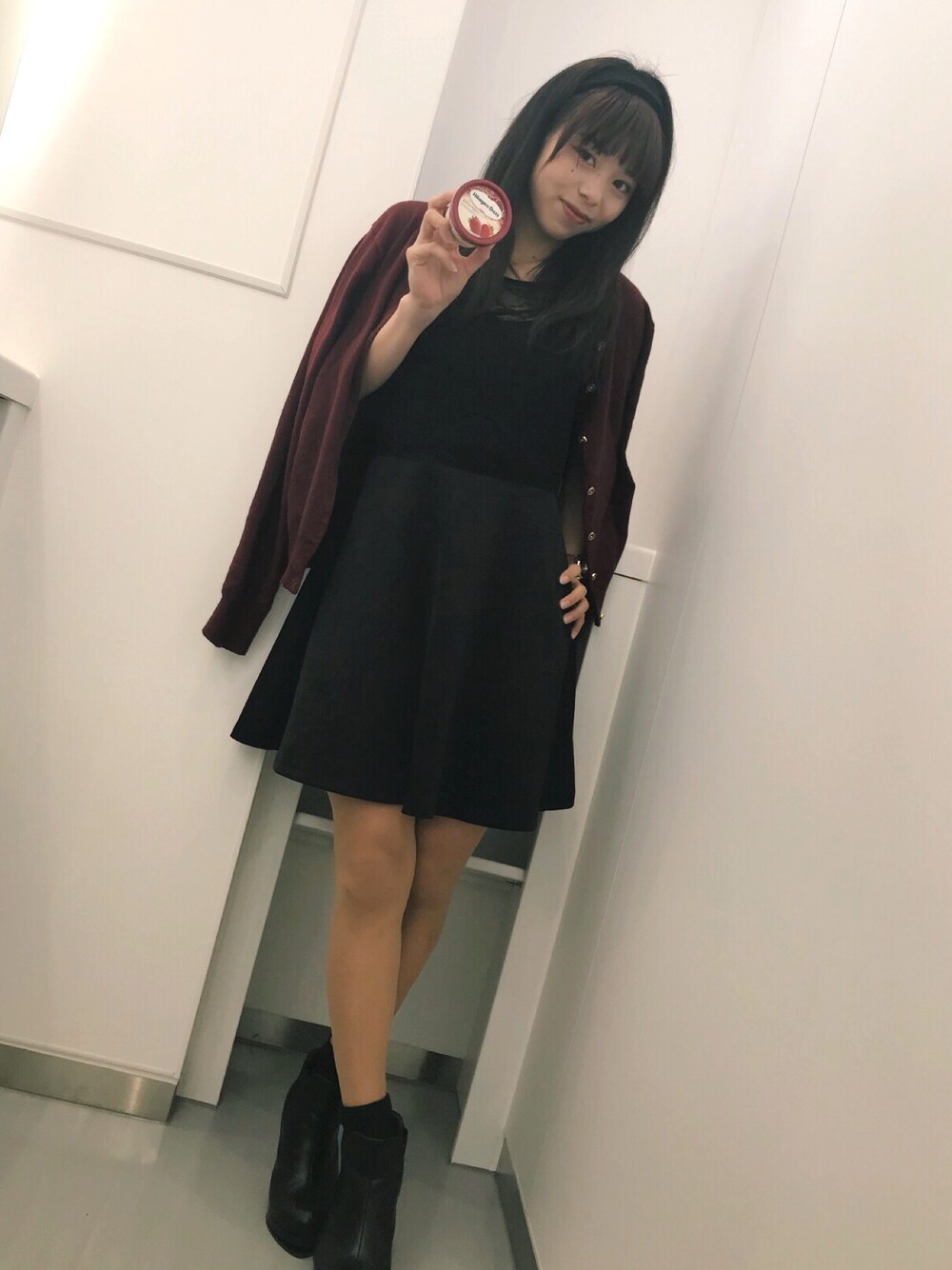 「ドレスカジュアル、かわいい系、秋色」｜「H&Mのアイテム（ドレス、ブラック系）」を使った、VIVIさん（レディース・154cm）の秋コーディネートの1枚目の写真