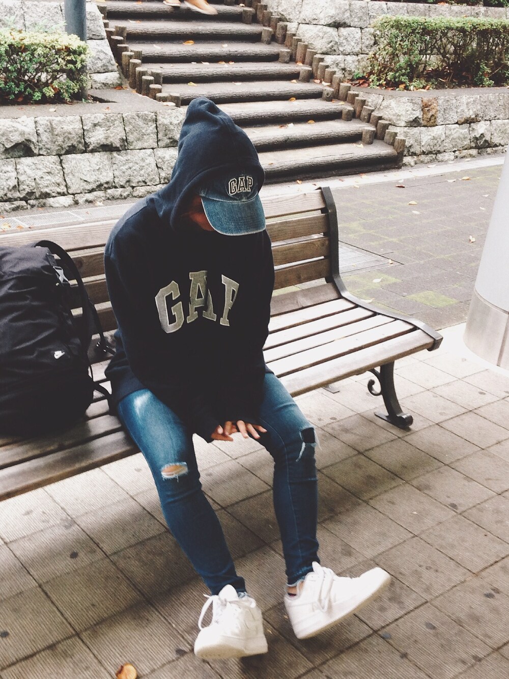 「GAP、デニム、スポーティ、カジュアル、シンプル、キャップ女子」｜「GAPのアイテム（パーカー、ブルー系）」を使った、VIVIさん（レディース・154cm）の春コーディネートの1枚目の写真