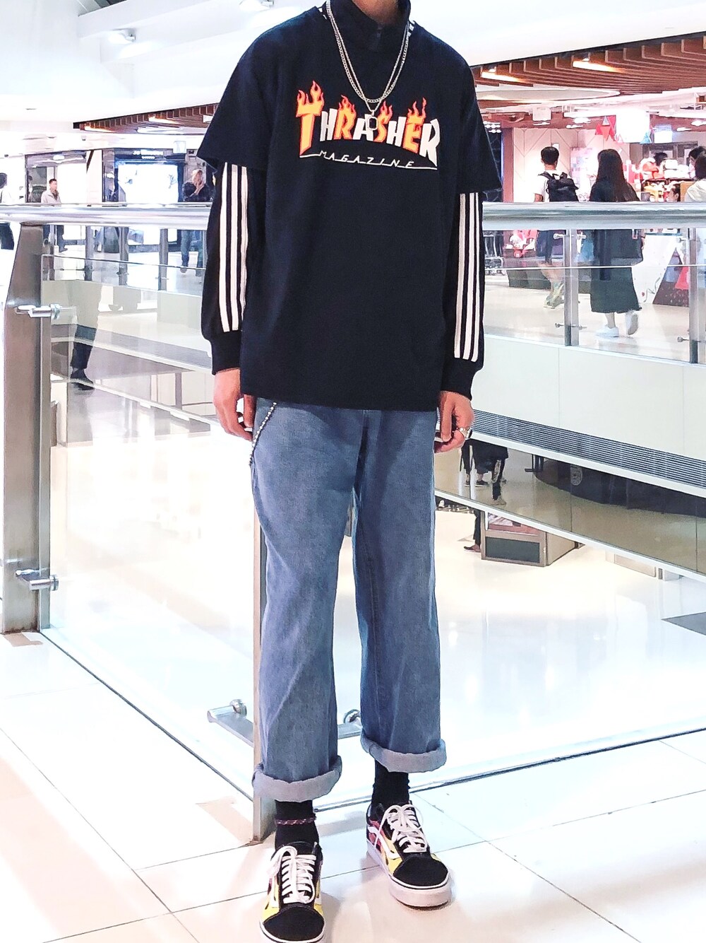 「adidasのアイテム（スタジャン、ブラック系）」を使った、Ho Ming Liuさん（メンズ・178cm）の冬コーディネートの1枚目の写真