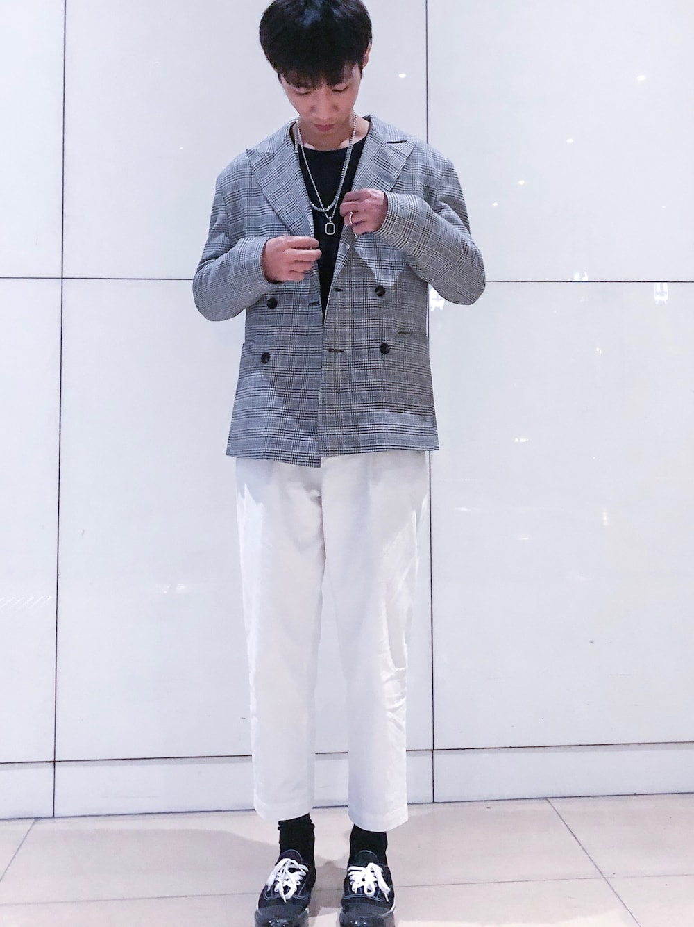 「onceのアイテム（テーラードジャケット、グレー系）」を使った、Ho Ming Liuさん（メンズ・178cm）の冬コーディネートの1枚目の写真