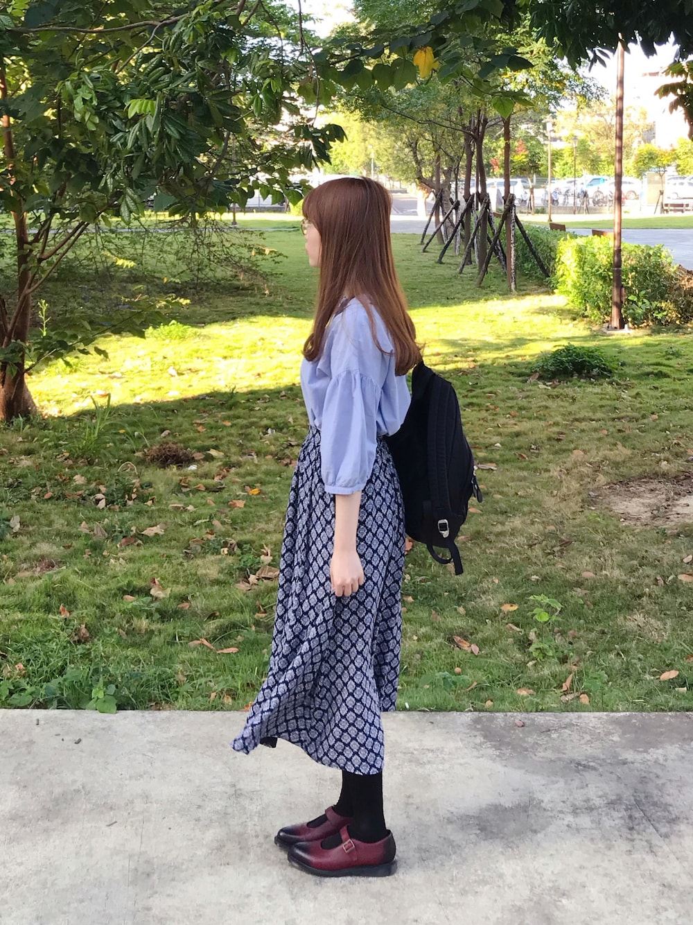 「Dr.Martens、agnes b.、Samansa Mos2、秋コーデ」｜「Samansa Mos2のフリル衿ブラウス（シャツ/ブラウス、ブルー系）」を使った、HSさん（レディース・161cm）の秋コーディネートの1枚目の写真