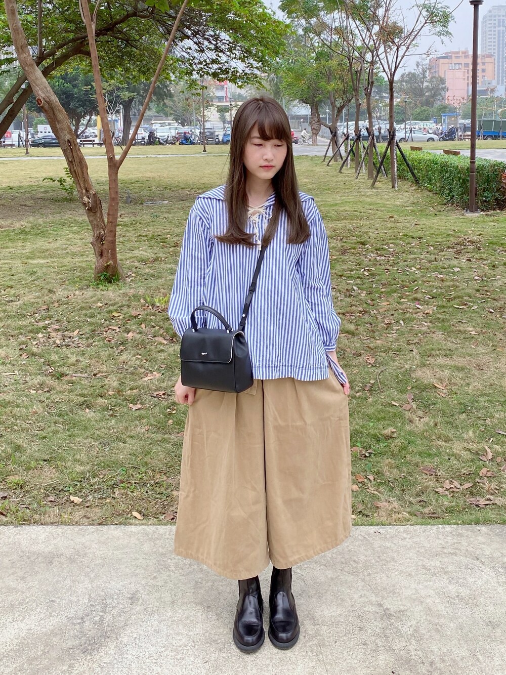 「冬コーデ、winter、pou dou dou、Samansa Mos2、Dr.Martens、agnes b.」｜「POU DOU DOUの洗いざらしコットンセーラーチュニックブラウス（シャツ/ブラウス、ブルー系）」を使った、HSさん（レディース・161cm）の冬コーディネートの1枚目の写真