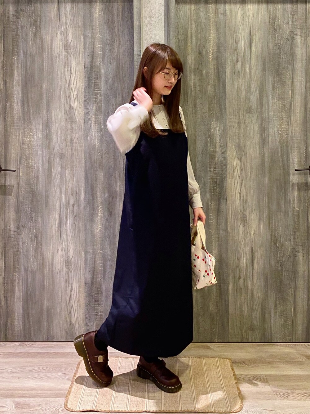 「nop de nod、3/4threequarter、LOWRYS FARM、Dr.Martens、春コーデ」｜「nop de nodのギャバマキシ丈ジャンスカ（ジャンパースカート、ブルー系）」を使った、HSさん（レディース・161cm）の冬コーディネートの1枚目の写真