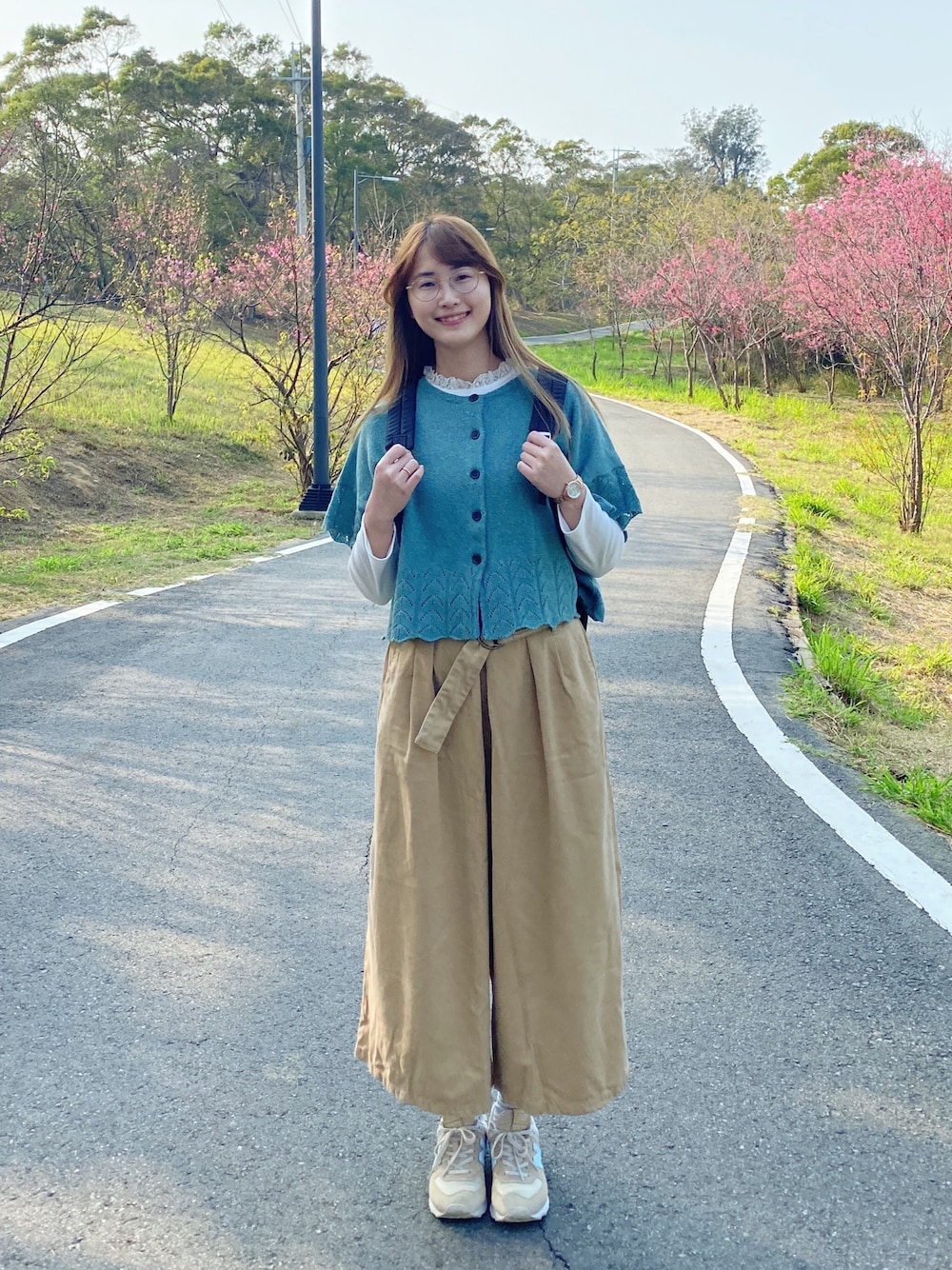 「Samansa Mos2、New Balance」｜「Samansa Mos2の透かし柄スカラップベスト（ニット/セーター、グリーン系）」を使った、HSさん（レディース・161cm）の冬コーディネートの1枚目の写真