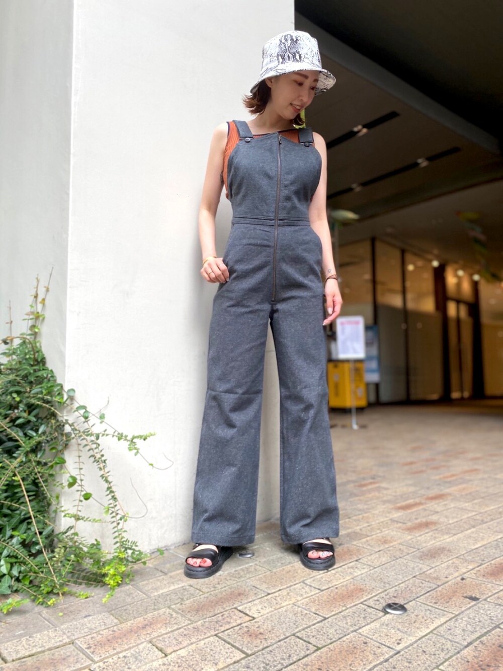 Needlesのオールインワン・サロペットを使った人気ファッション