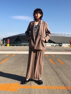 「BEAUTY&YOUTH UNITED ARROWS（ビューティーアンドユースユナイテッドアローズ）のBY ツイル2タックワイドパンツ（その他パンツ、ブラウン系）」を使った、Seina Yamanamiさん（レディース・162cm）の春コーディネート