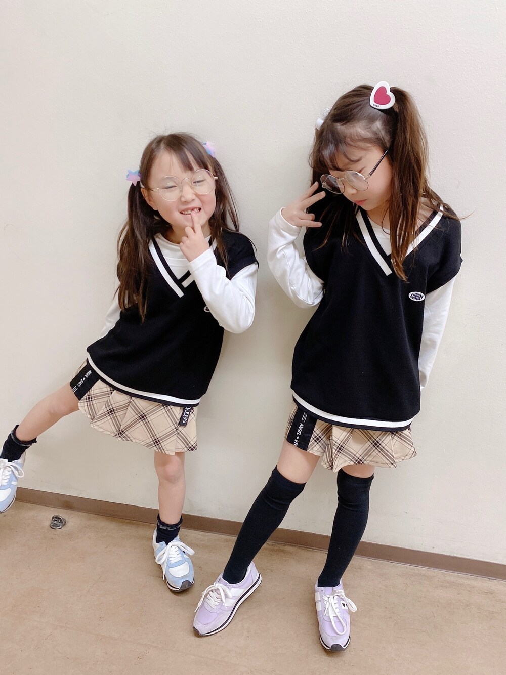 「キッズファッション、プチプラ、女の子、8歳、6歳、キッズコーデ、バースデイ、kids、娘コーデ」｜「Birthdayのアイテム（トップス、ブラック系）」を使った、ゆめにじ♡さん（キッズ・130cm）の冬コーディネートの1枚目の写真