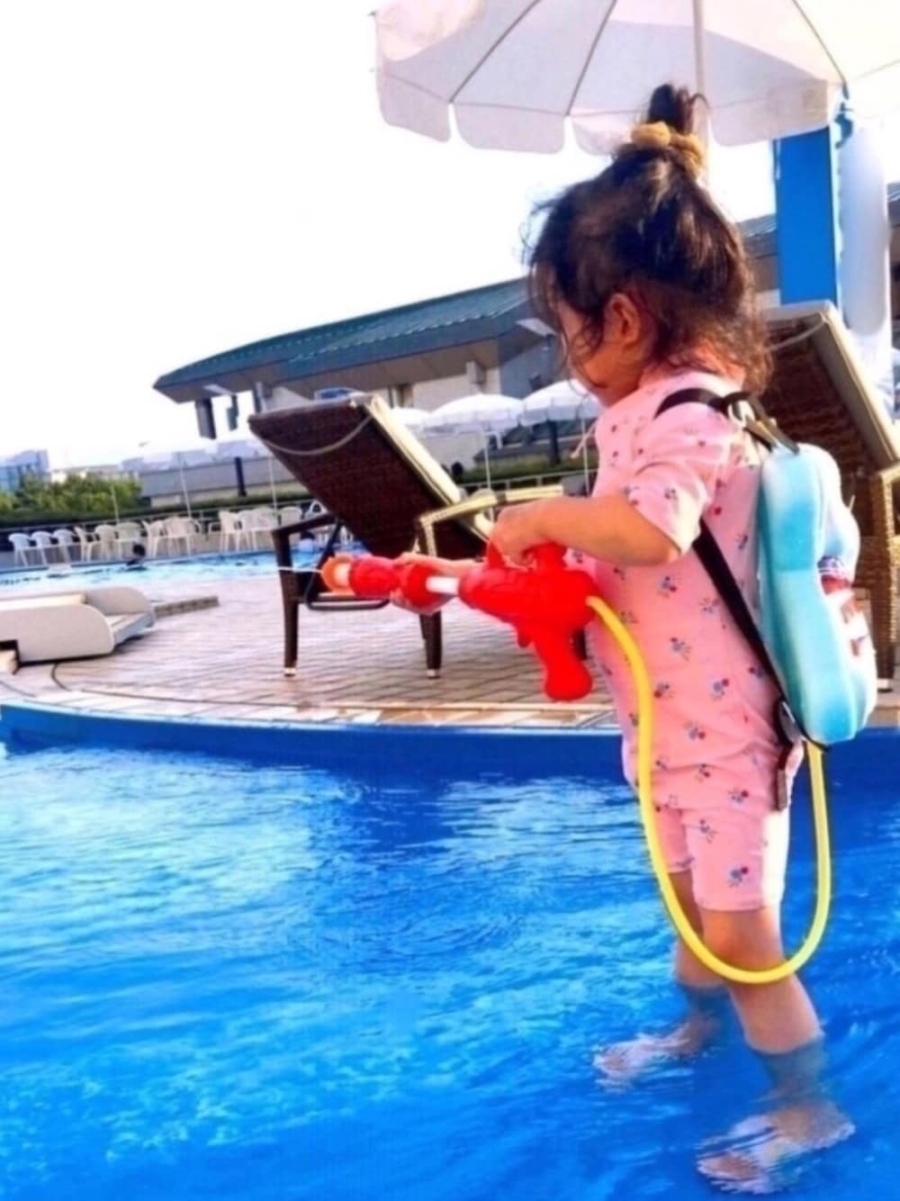 「スイムウェア、夏コーデ、プール、キッズコーデ、サンダル、おしゃれさんと繋がりたい、カジュアル、水着、シュシュ、休日スタイル」｜「3coinsのアイテム（雑貨/ホビー、ブルー系）」を使った、asairo 𓇼 さん（キッズ・90cm）の夏コーディネートの1枚目の写真