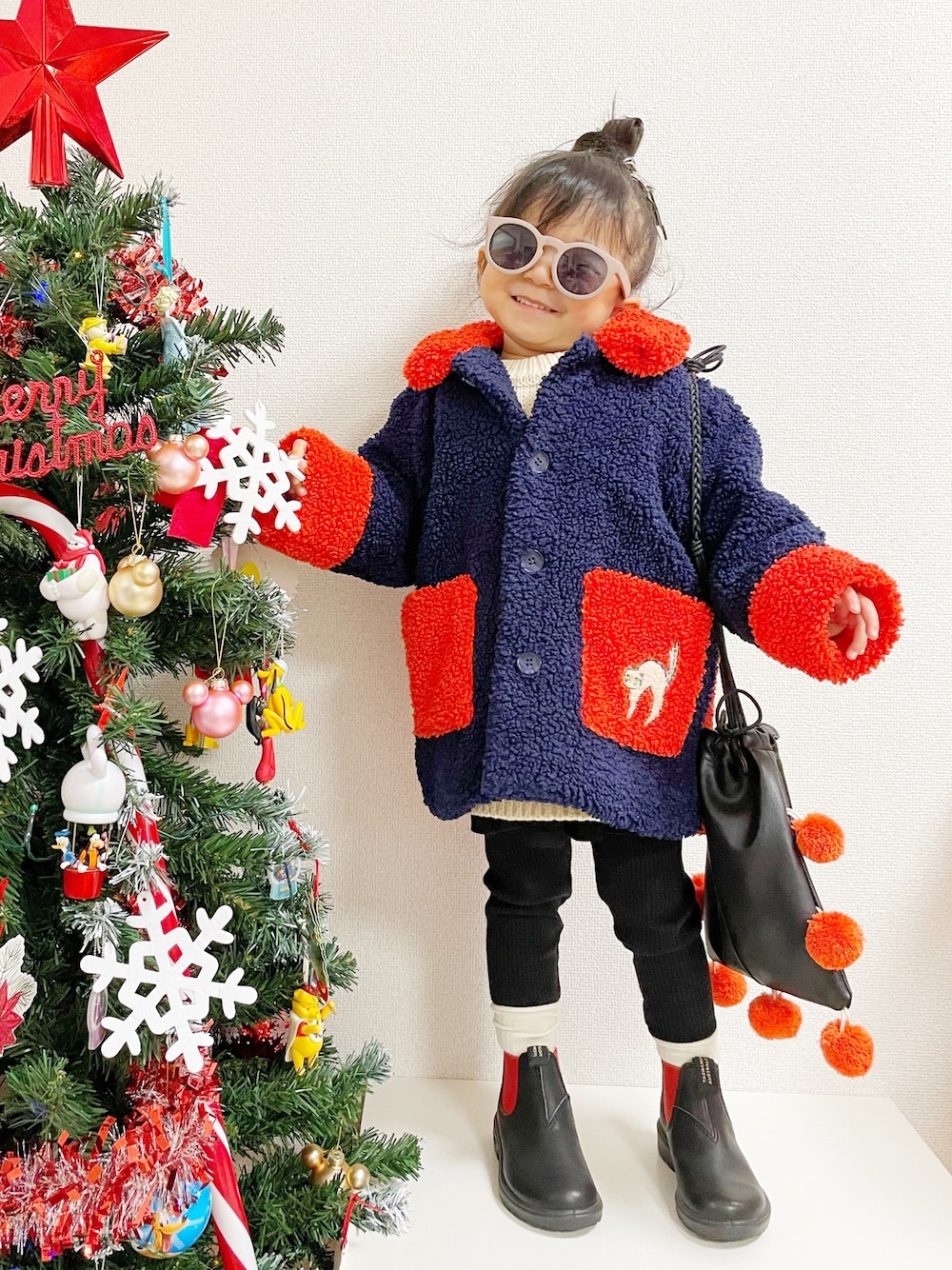「年末WEAR感謝祭、モコモコアウター、クリスマス、キッズコーデ、ブーツ、冬コーデ、あったかコーデ、レギンス、巾着バッグ」｜「Mini RodiniのMini Rodini MINI RODINI Jacket（その他アウター、ブルー系）」を使った、asairo 𓇼 さん（キッズ・90cm）の冬コーディネートの1枚目の写真