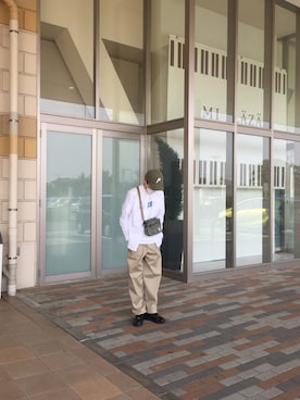 「palace」｜「アイテム（チノパンツ）」を使った、ジェイソン尾妻さん（メンズ・179cm）の春コーディネート