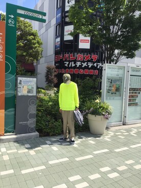 「palace」｜「アイテム（チノパンツ）」を使った、ジェイソン尾妻さん（メンズ・179cm）の夏コーディネート