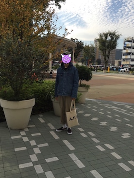 「palace」｜「アイテム（チノパンツ）」を使った、ジェイソン尾妻さん（メンズ・179cm）の秋コーディネート