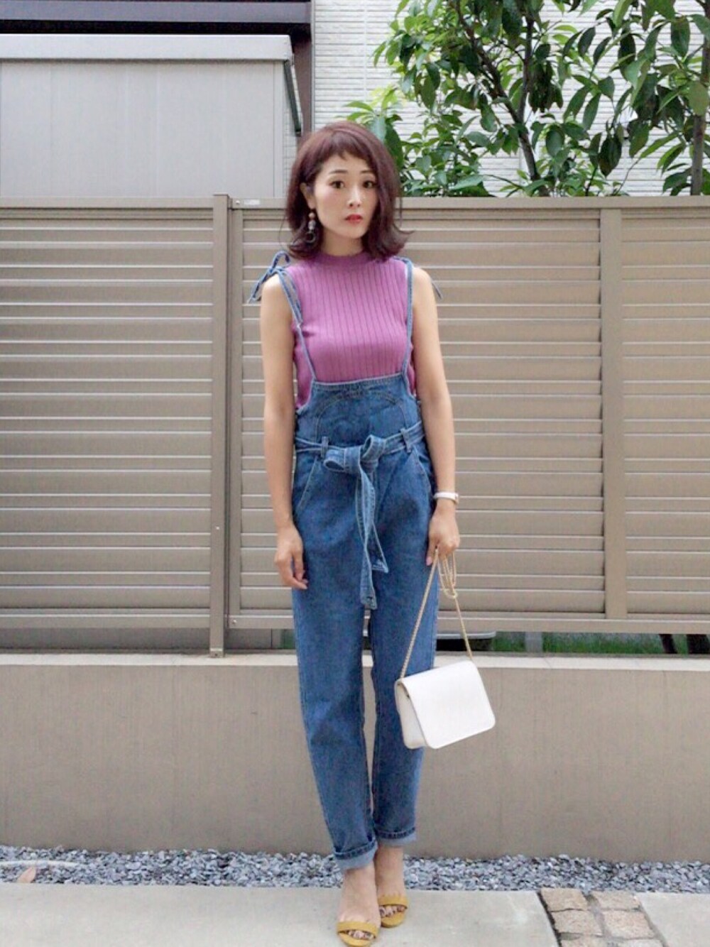 「夏、オトナカジュアル、ラフ、カジュアル、シンプル、デニム、サンダル、サロペット、プチプラ、パープル」｜「MODE ROBEのラウンドネック ノースリーブリブトップス（タンクトップ、パープル系）」を使った、syk***さん（レディース・158cm）の夏コーディネートの1枚目の写真