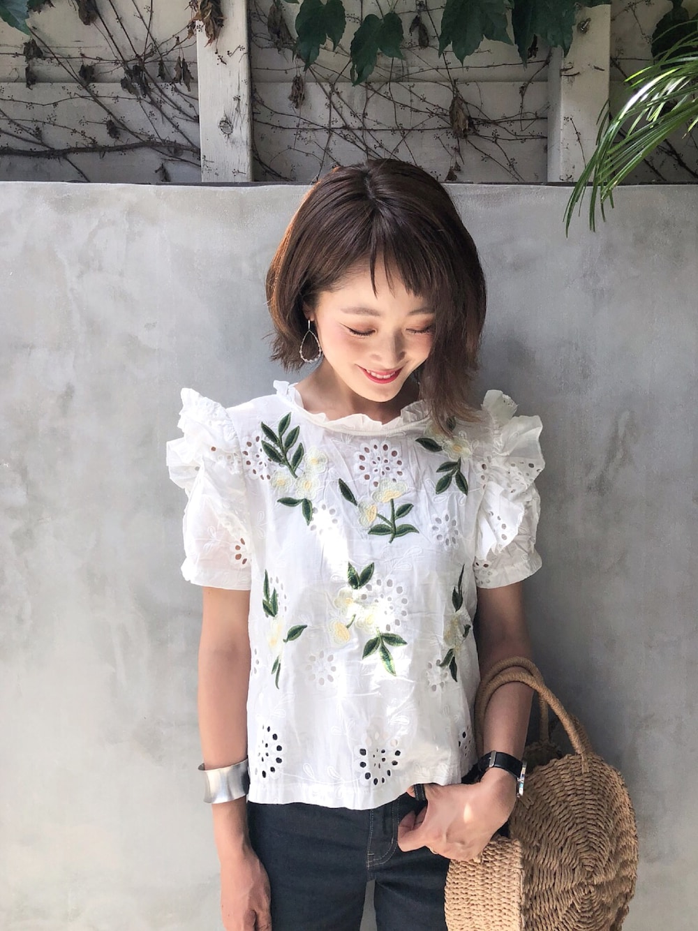 「カジュアルコーデ、刺繍ブラウス、シンプルコーデ、夏コーデ、楽チンコーデ、オトナカジュアル、プチプラ、おしゃれさんと繋がりたい、outfit、ママコーデ」｜「DAISYのアイテム（シャツ/ブラウス、その他）」を使った、syk***さん（レディース・158cm）の夏コーディネートの1枚目の写真