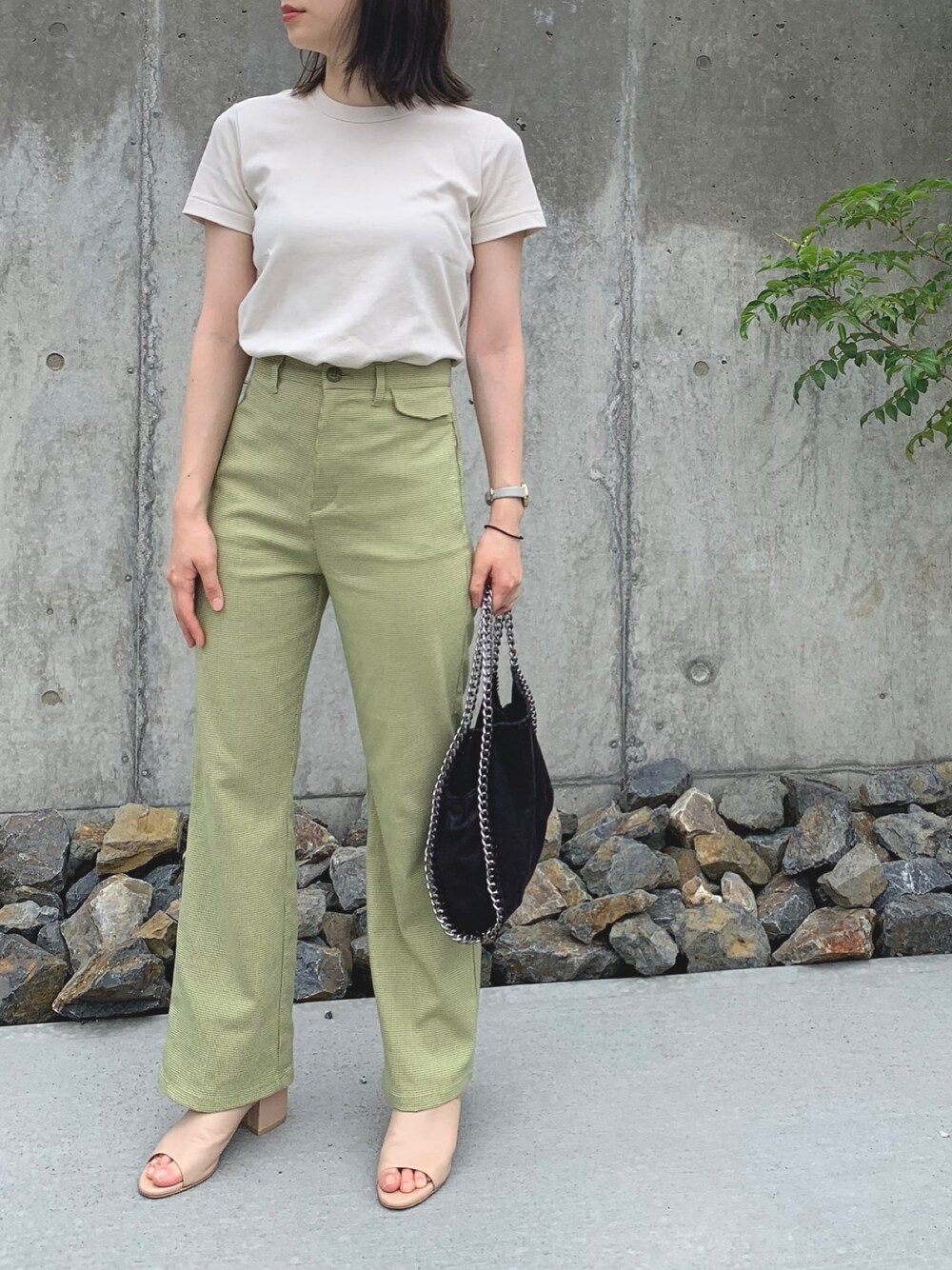 「オトナカジュアル、カジュアルコーデ、プチプラコーデ、パンツスタイル、UNIQLO、カスタネ(Kastane)、Kastane、ユニクロ、UNIQLO U、シンフルコーデ」｜「UNIQLOのアイテム（Tシャツ/カットソー、ベージュ系）」を使った、________deeeさん（レディース・157cm）の夏コーディネートの1枚目の写真