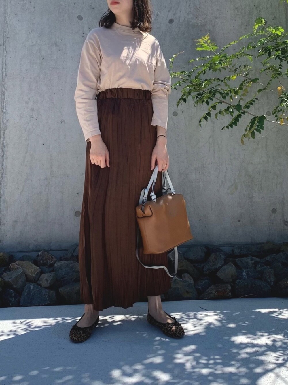「秋服準備はじめました、GU、ZARA、プチプラコーデ、レオパード、プリーツスカート、サテンスカート、ブラウンコーデ、ブラウン、秋のカフェオレコーデ」｜「GUのアイテム（Tシャツ/カットソー、ベージュ系）」を使った、________deeeさん（レディース・157cm）の秋コーディネートの1枚目の写真