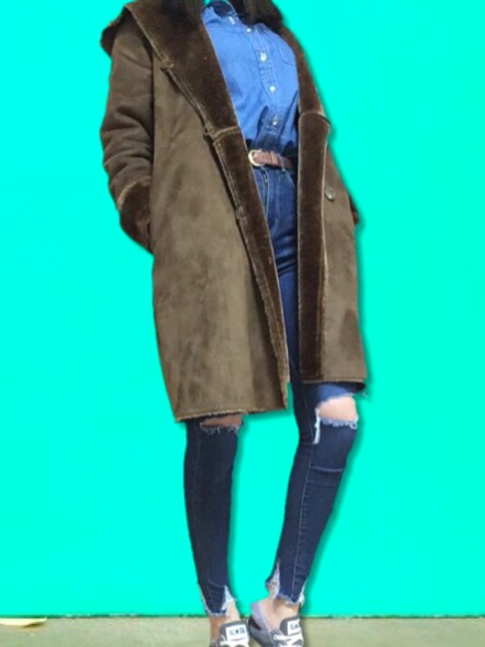 「GU、コンバース、ムートンコート、スニーカー、デニム、デニムオンデニム、ショアカジ、カジュアル、シンプル、春コーデ」｜「GUのアイテム（ムートンコート、ブラウン系）」を使った、🌛さん（レディース・159cm）の冬コーディネートの1枚目の写真